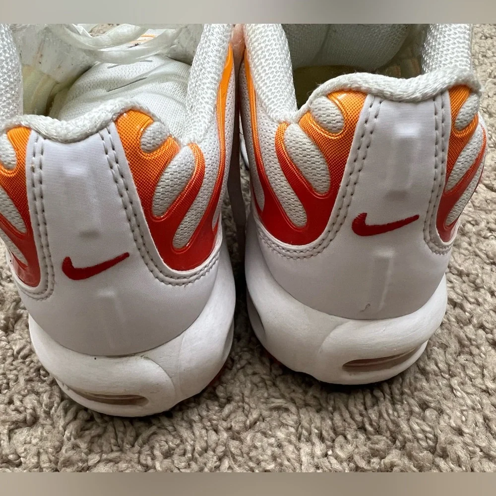 Nike Air Max Plus Sunburn Youth Sz 1Y Sneaker Shoe FN3858-100 - Picture 4 of 6
